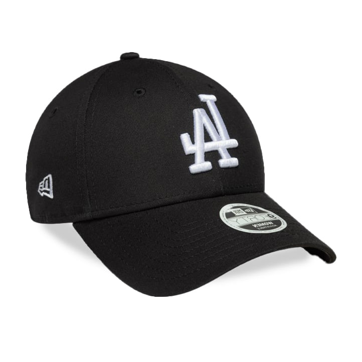 Boné esportivo preto New Era 9Forty com logo branco bordado em ângulo frontal direito
